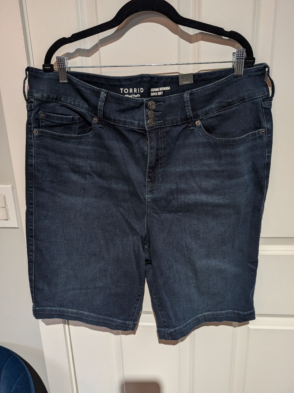 torrid super soft bermuda jegging shorts sz 22